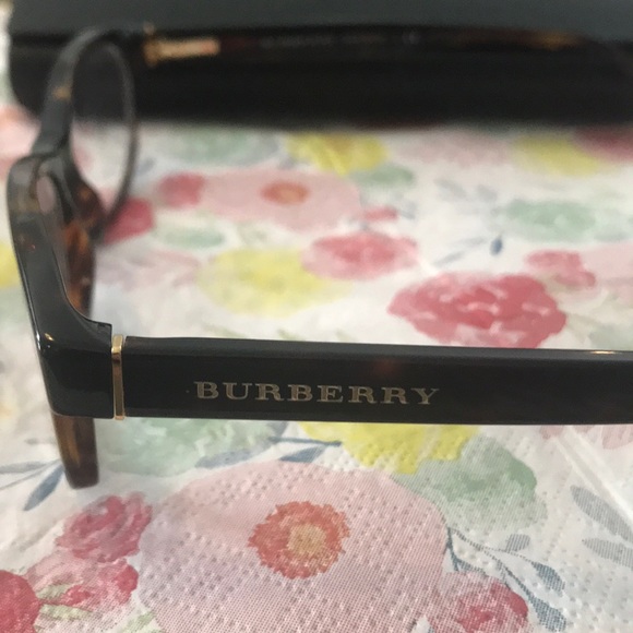 Burberry reading glasses. Comes with case. - Picture 4 of 7
